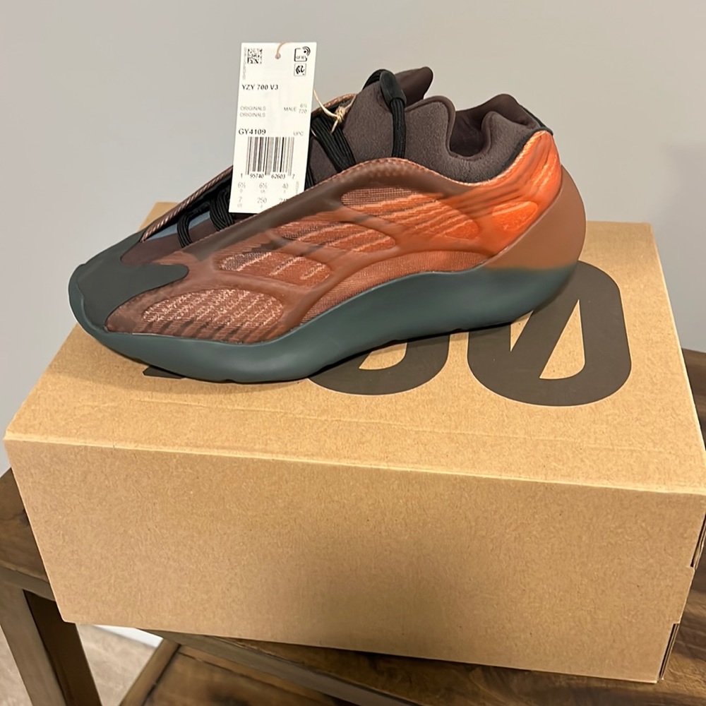 Yeezy Cooper Fade 700V3